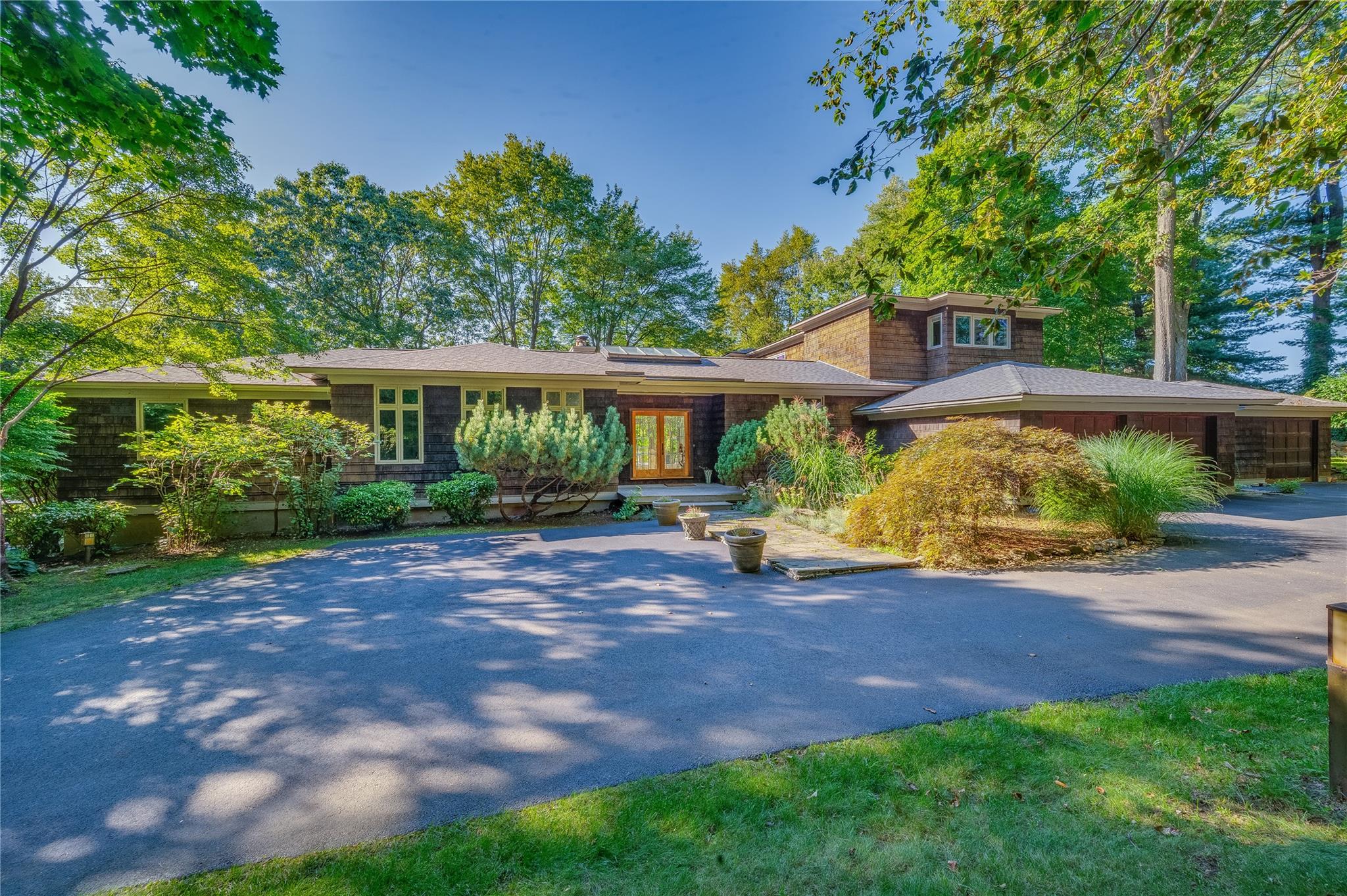 Property for Sale at Gifford Lake Drive, Armonk, New York - Bedrooms: 4 
Bathrooms: 5 
Rooms: 10  - $2,495,000