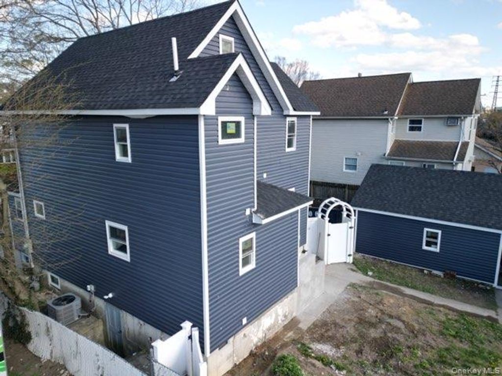 Photo of 21 Randall Avenue, Lynbrook, NY 11563 (MLS # 988201)