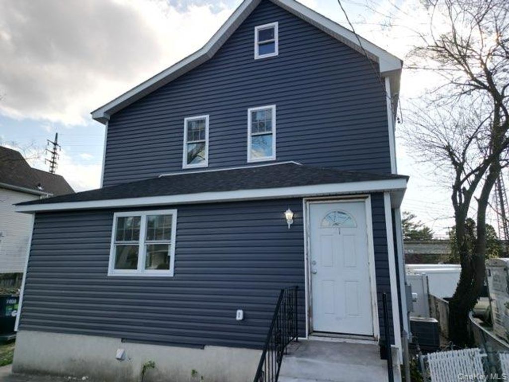 Photo of 21 Randall Avenue, Lynbrook, NY 11563 (MLS # 988201)