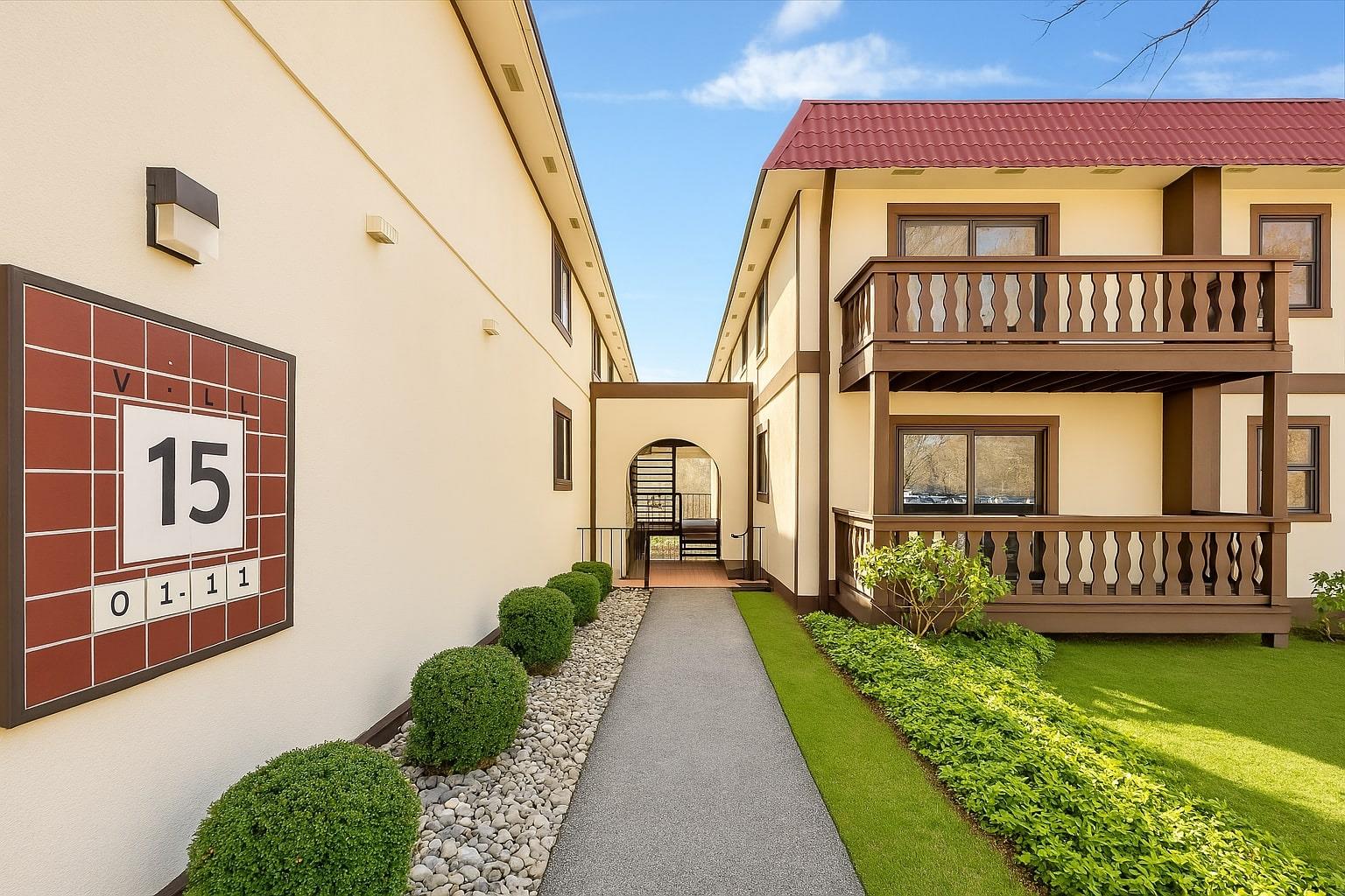 Rental Property at Granada Crescent 10, White Plains, New York - Bedrooms: 3 
Bathrooms: 2 
Rooms: 6  - $3,400 MO.