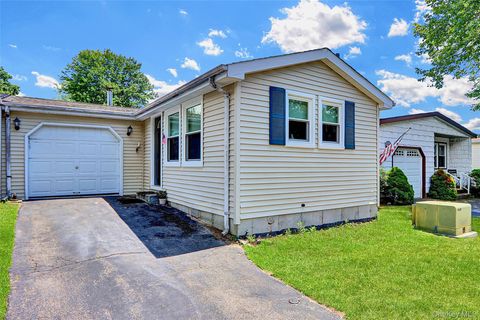 Photo of 164 Village Circle W, Manorville, NY 11949 (MLS # 946958)