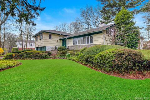 Homes For Sale - 25 North Drive<br/> Great Neck, NY 11021