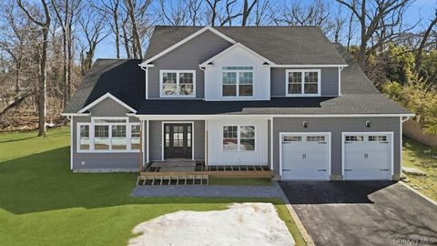 Homes For Sale - 4 Lotto Court<br/> Lake Grove, NY 11755