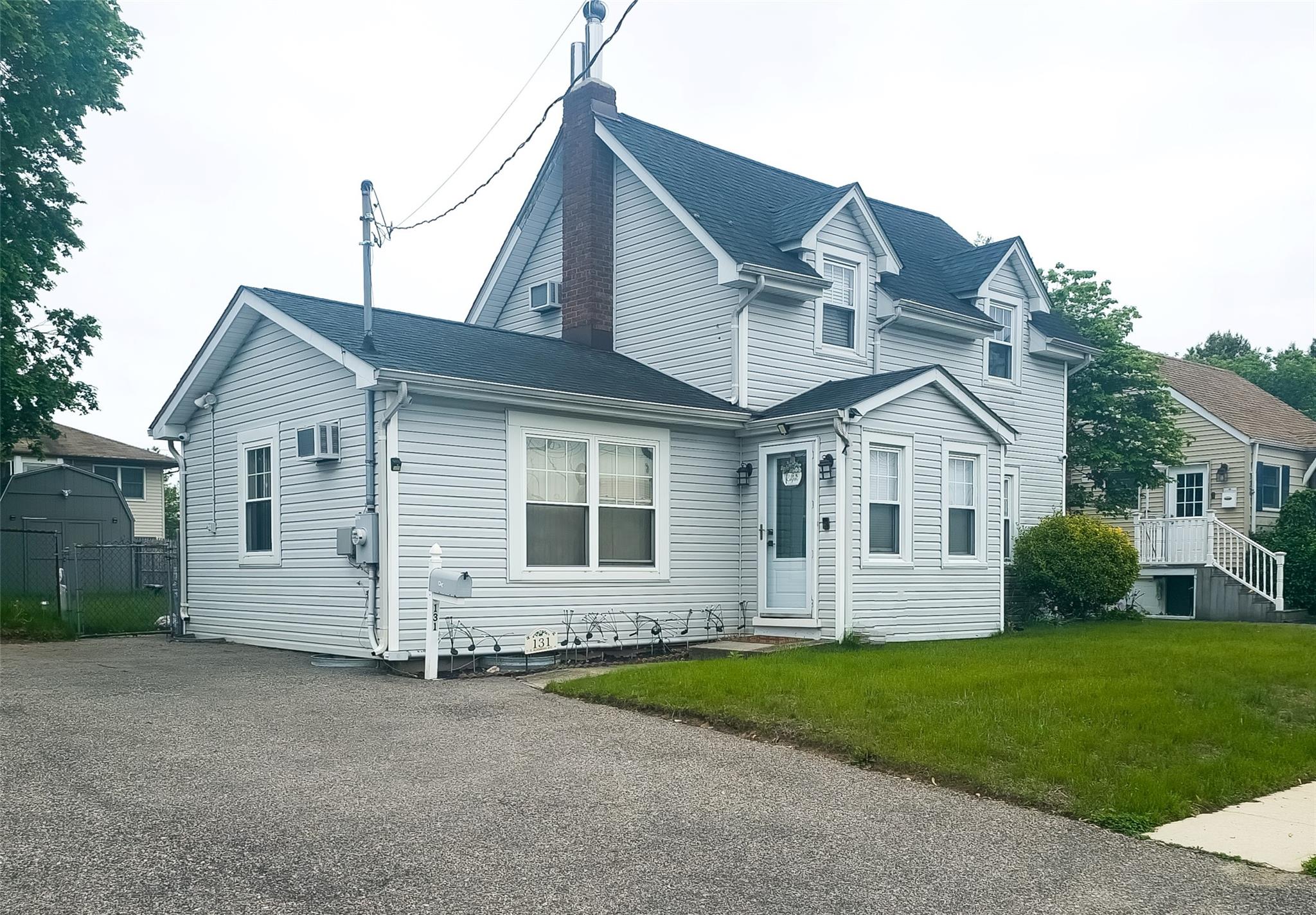 131 E Alhambra Avenue, Lindenhurst, New York image 2