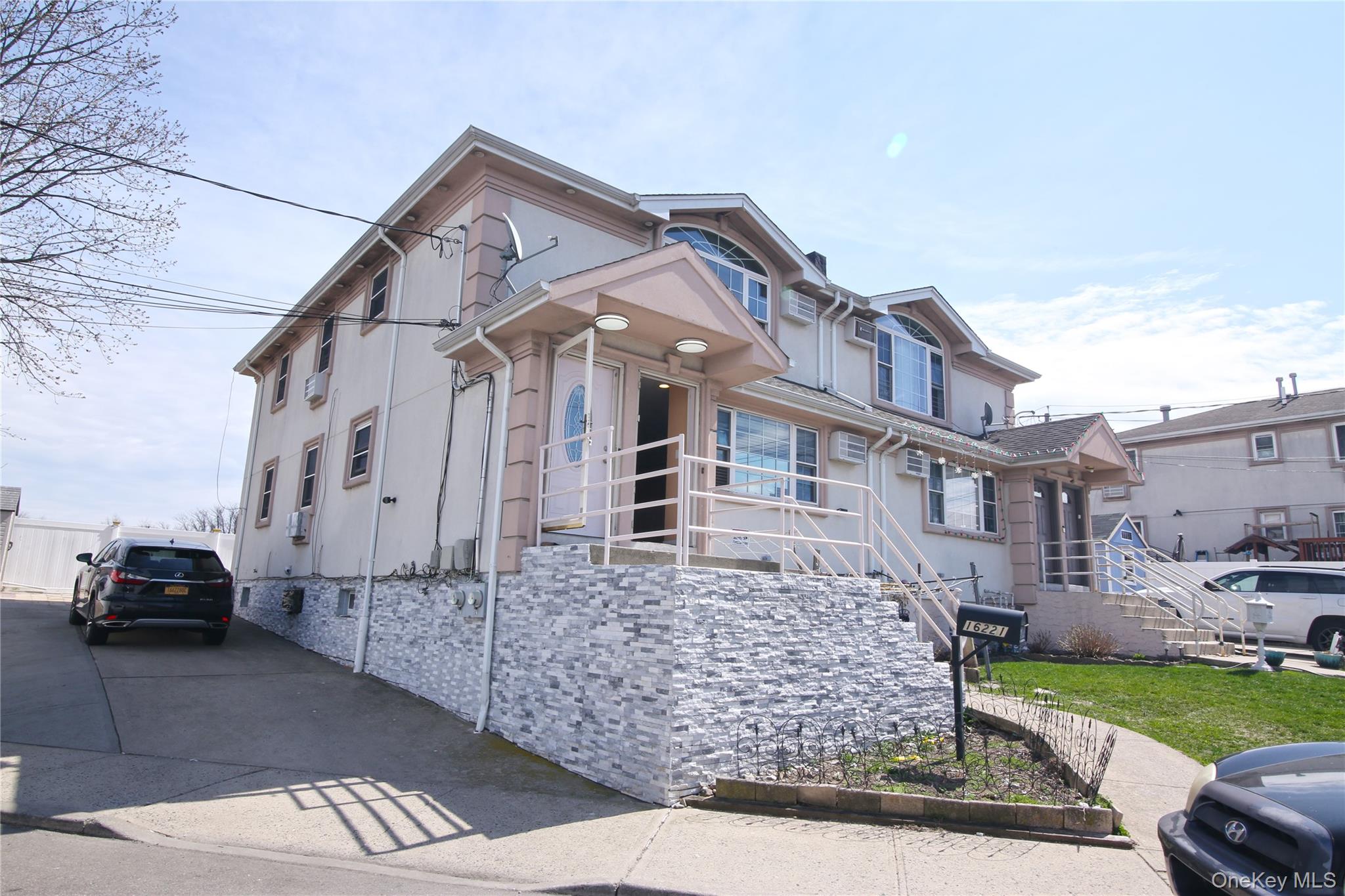 162-21 102nd Street - Photo 3