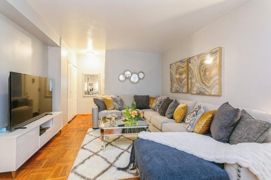Fordham Hill Oval 10A, Bronx, New York - 1 Bedrooms  
1 Bathrooms  
4 Rooms - 