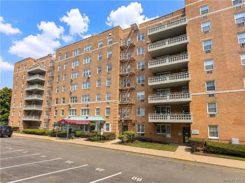 Condo For Sale - 84-39 153rd Avenue #6B<br/> Howard Beach, NY 11414
