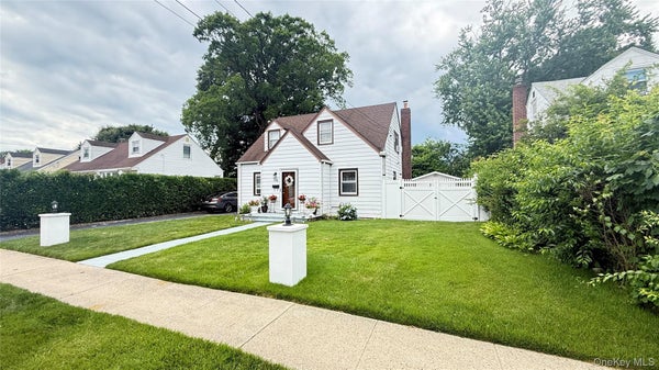 706 PARTRIDGE AVE, WEST HEMPSTEAD, NY 11552 - Image a93584215463c7b7d094e2a7906b2c13/1609558428