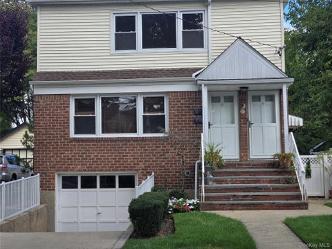 Multifamily For Rent - 11 Columbia Avenue<br/> Nassau County, East Rockaway, NY 11518