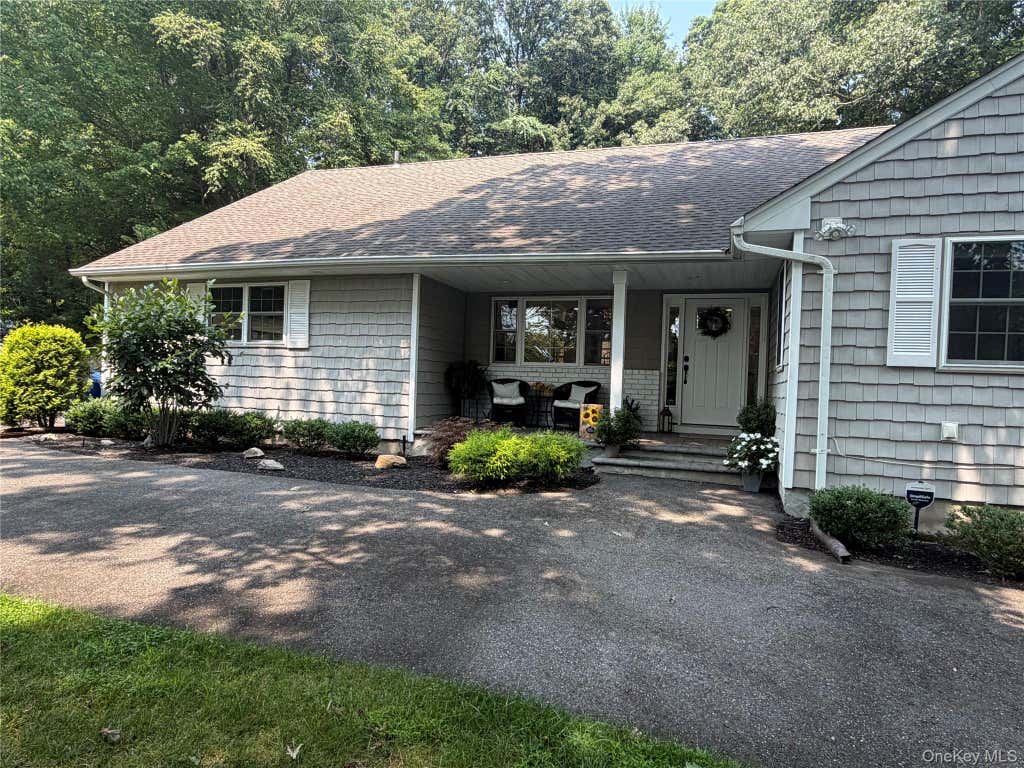 Photo of 457 Wolf Hill RD, Dix Hills, NY 11746 (MLS # 1038070)