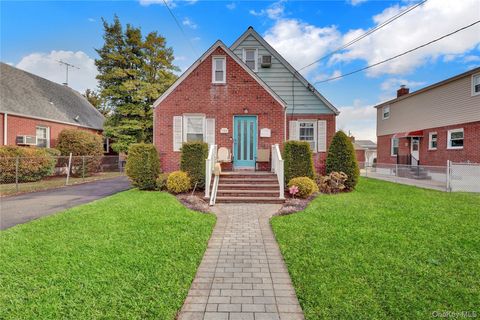 Mobile Home For Sale - 1020 N 5th Street<br/> New Hyde Park, NY 11040