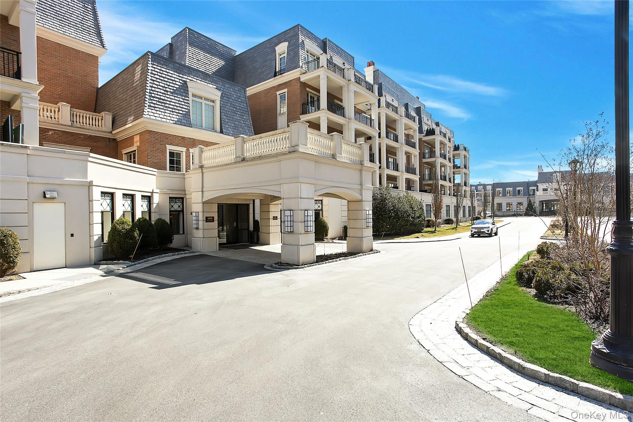 1000 Royal Court 1105
