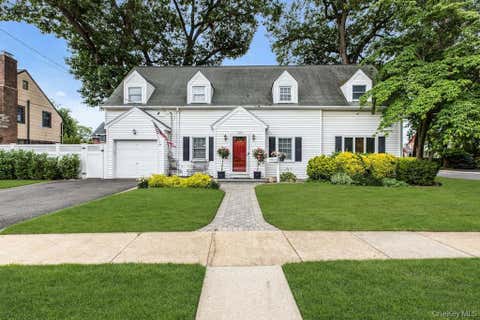 Homes For Sale - 128 Stuart Street<br/> Nassau County, Lynbrook, NY 11563