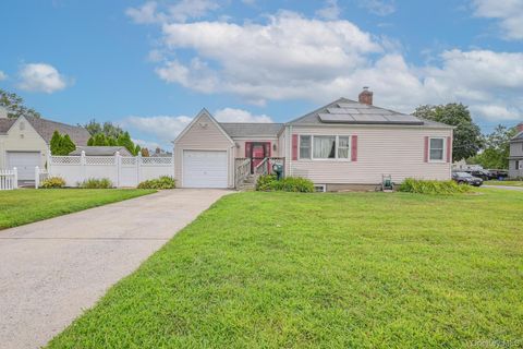 Photo of 63 Cedar Avenue, Farmingdale, NY 11735 (MLS # 920605)