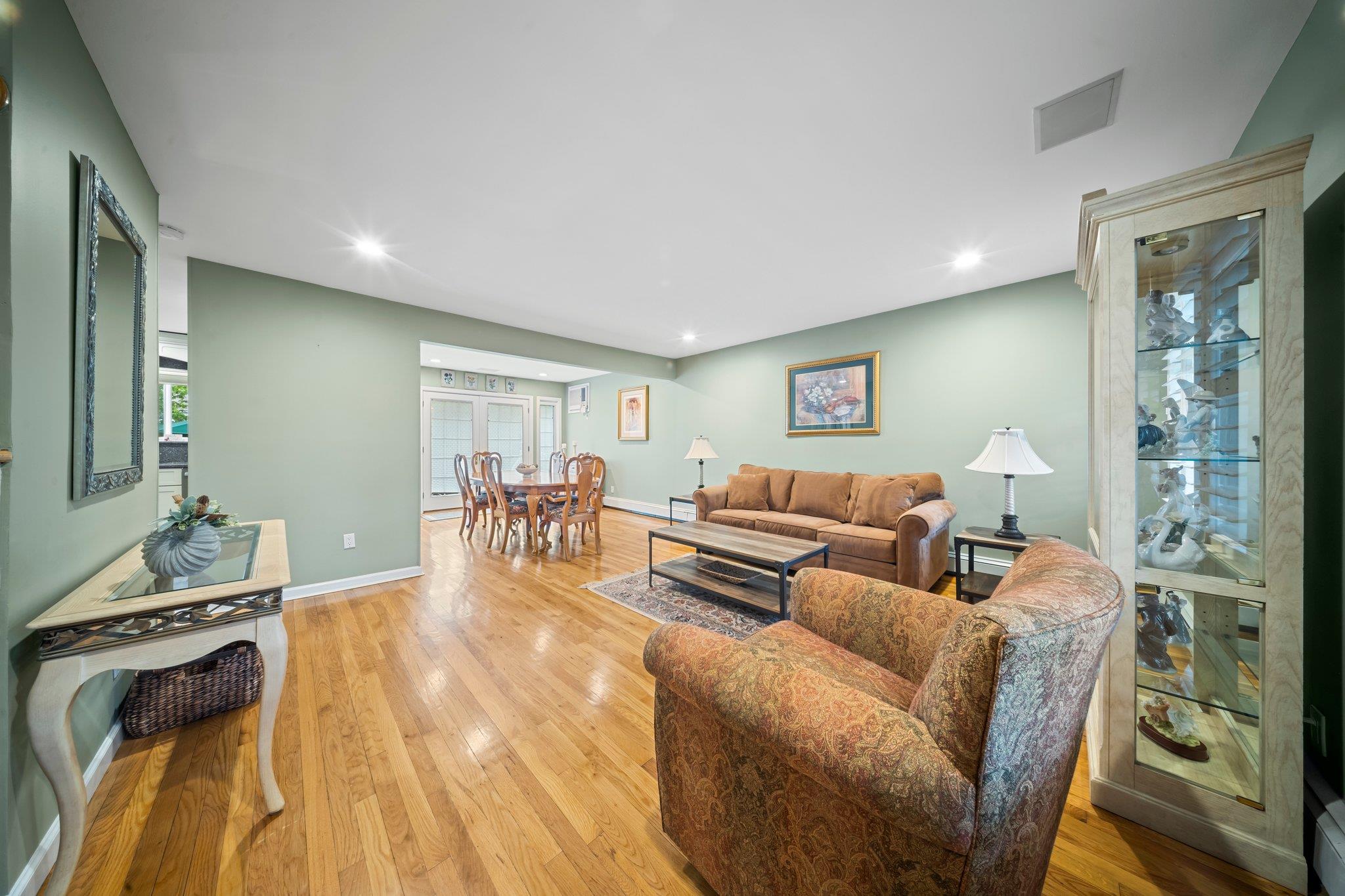 1620 East Drive, Merrick, New York image 14