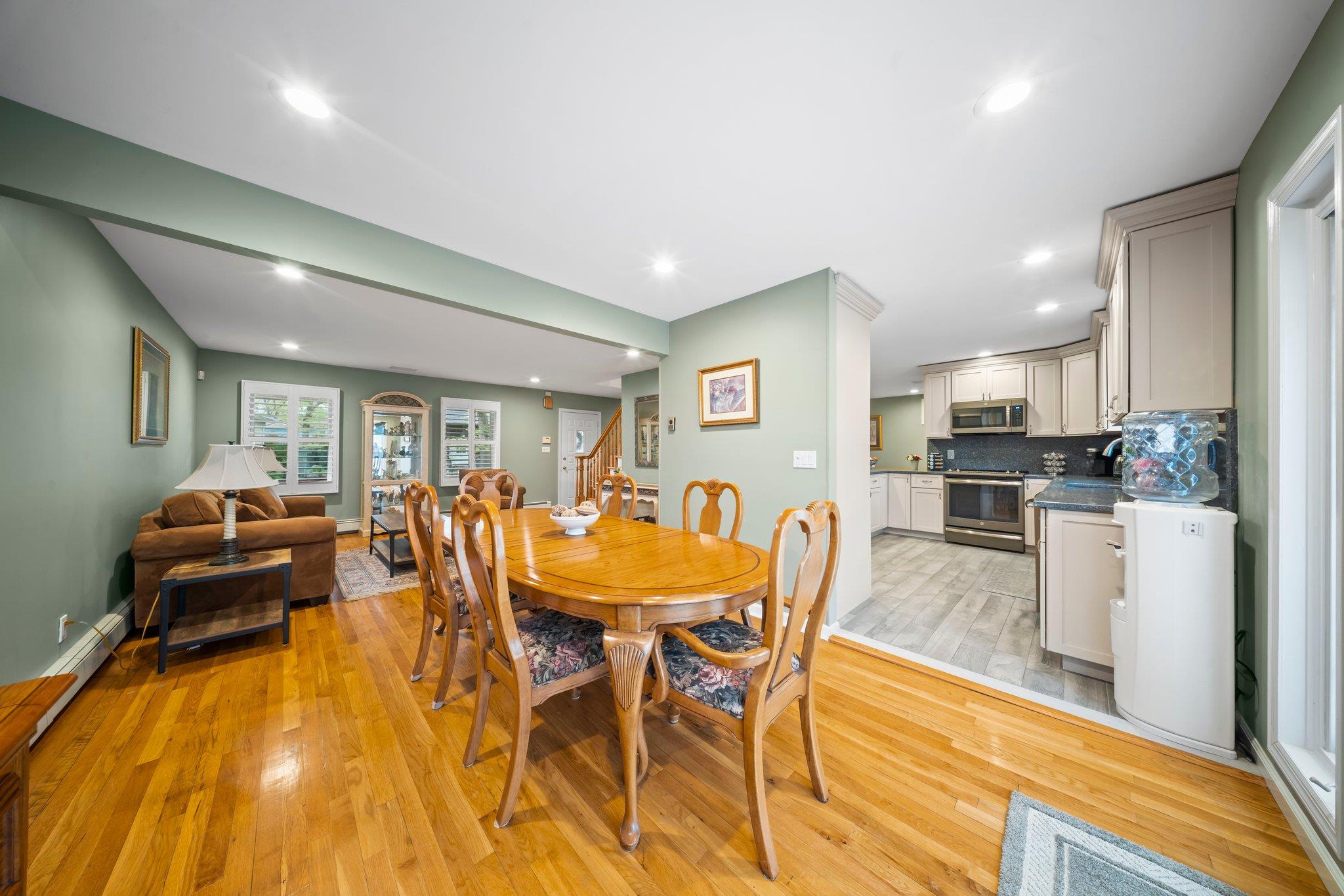 1620 East Drive, Merrick, New York image 21