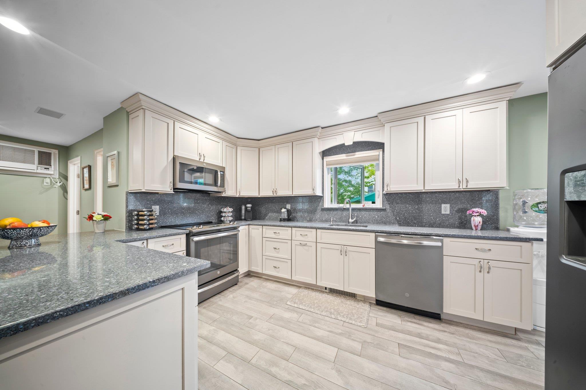 1620 East Drive, Merrick, New York image 22