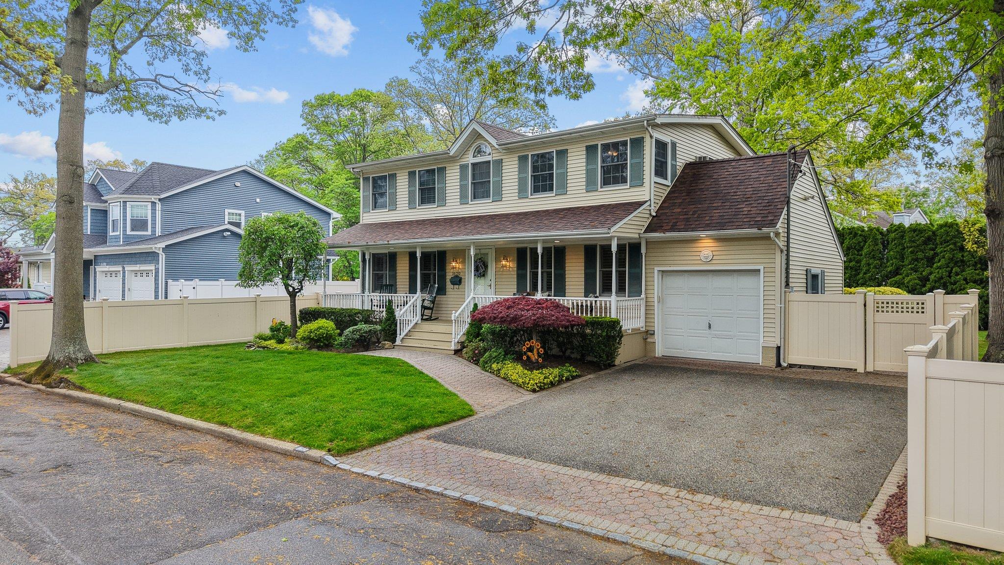1620 East Drive, Merrick, New York image 3