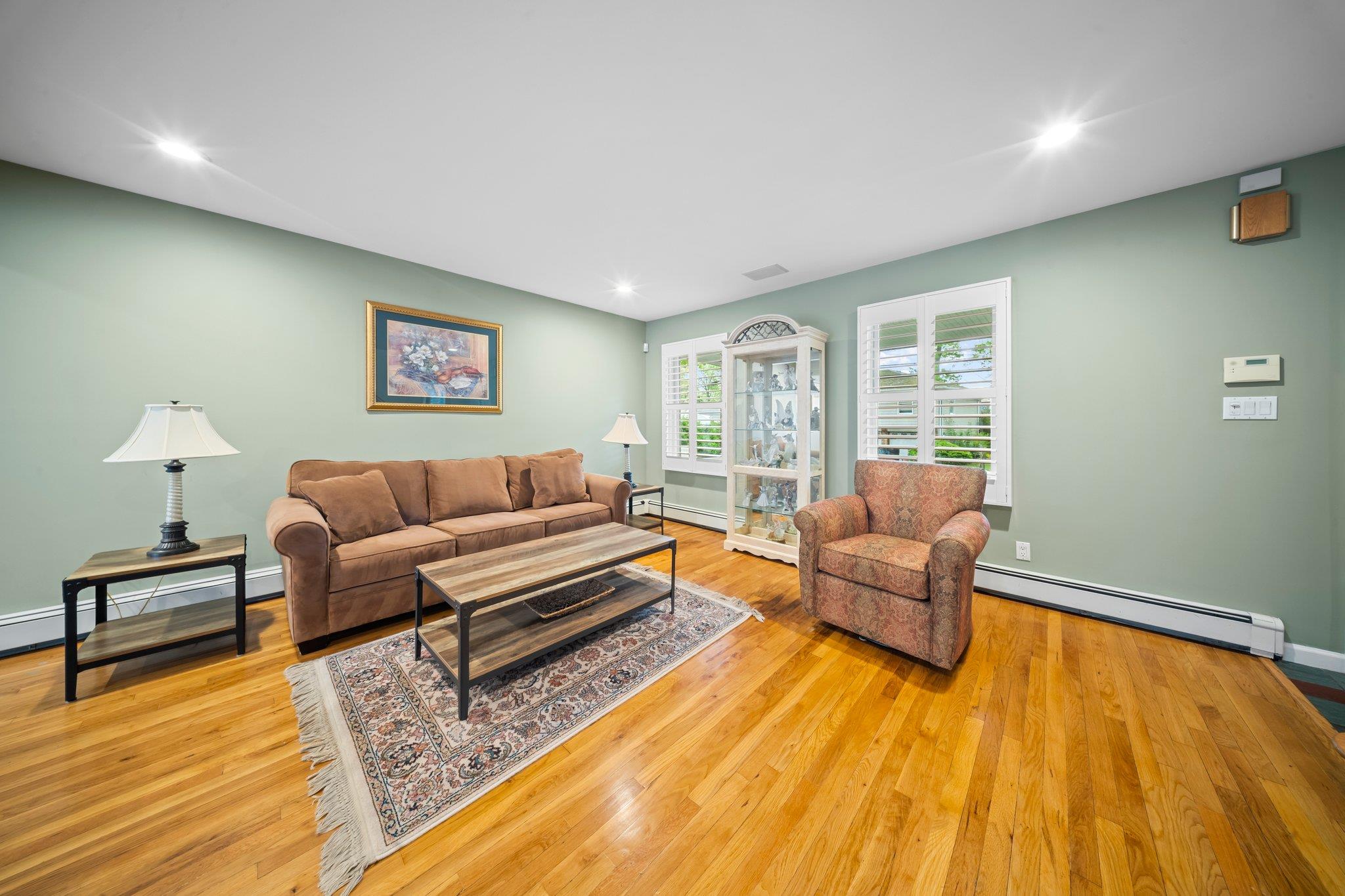 1620 East Drive, Merrick, New York image 15