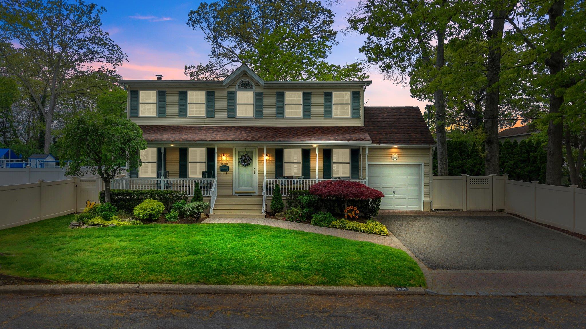 1620 East Drive, Merrick, New York image 1