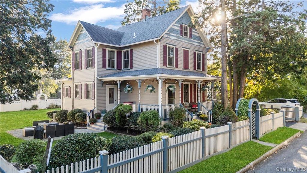 Photo of 9 Maple Avenue, Sea Cliff, NY 11579 (MLS # 919353)