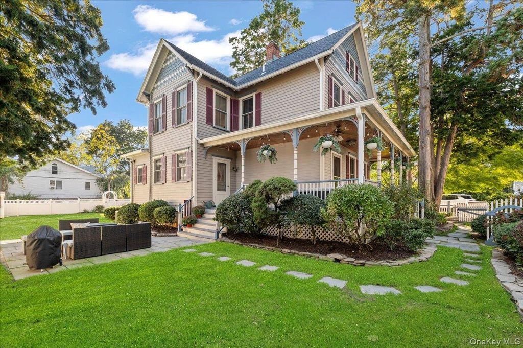 Photo of 9 Maple Avenue, Sea Cliff, NY 11579 (MLS # 919353)