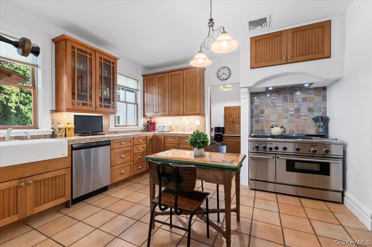 Sea Cliff, New York 11579, United States, 3 Bedrooms Bedrooms, ,2 BathroomsBathrooms,Residential,Active,224400