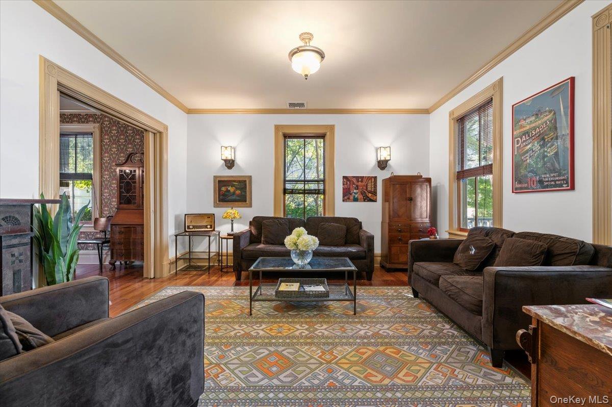 Sea Cliff, New York 11579, United States, 3 Bedrooms Bedrooms, ,2 BathroomsBathrooms,Residential,Active,224400