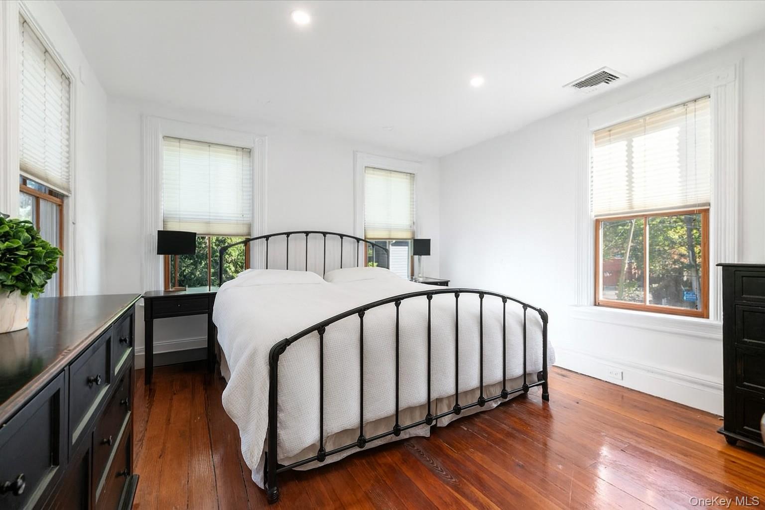 Sea Cliff, New York 11579, United States, 3 Bedrooms Bedrooms, ,2 BathroomsBathrooms,Residential,Active,224400