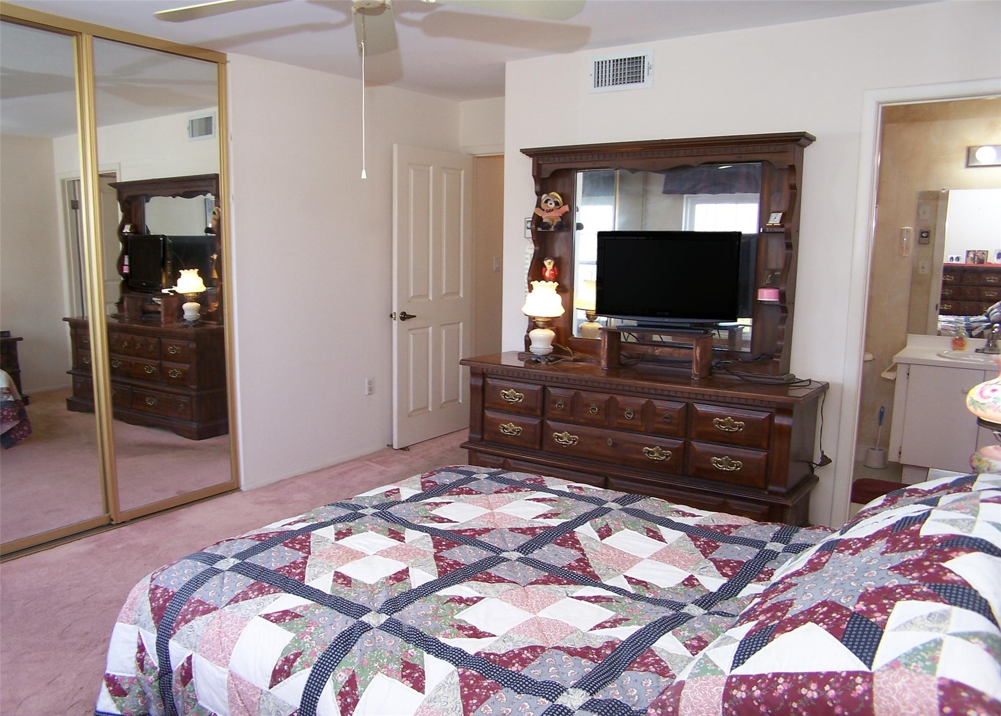 562 Stratford Lane, Ridge, New York image 11