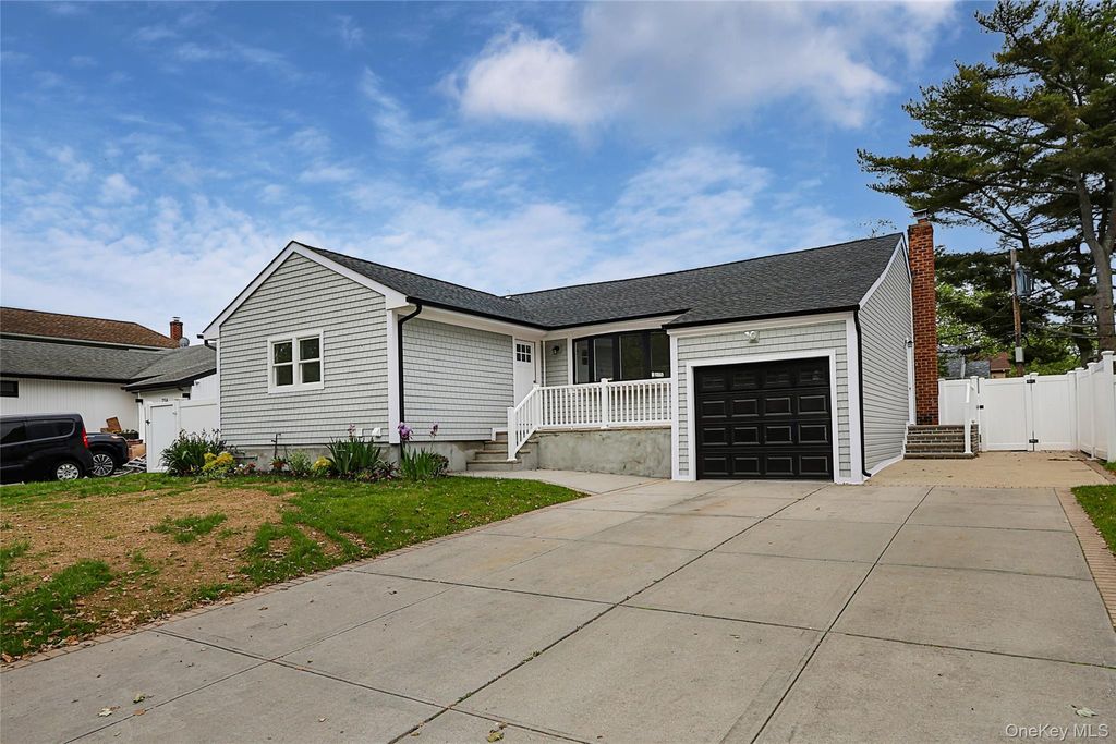 Photo of 224 Hungry Harbor Road, Valley Stream, NY 11581 (MLS # 1004870)