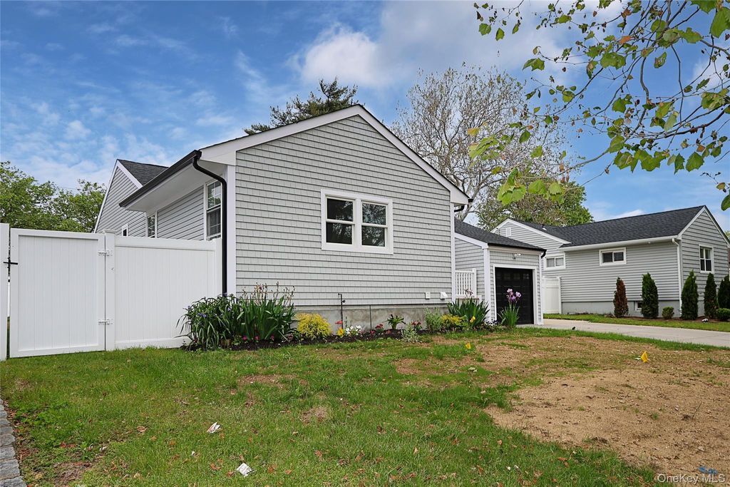 Photo of 224 Hungry Harbor Road, Valley Stream, NY 11581 (MLS # 1004870)