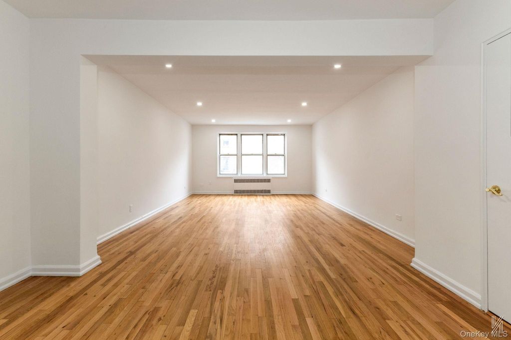 Photo of 79-10 34th Avenue #4U, Jackson Heights, NY 11372 (MLS # 975503)