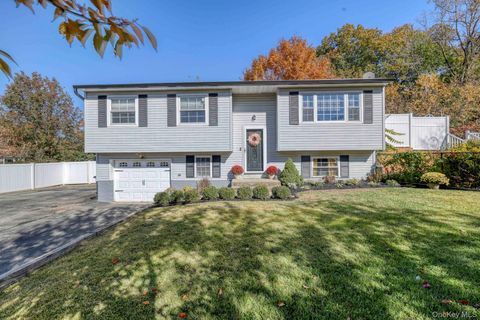 Photo of 120 Blanche Avenue, New Windsor, NY 12553 (MLS # 928851) Photo of 120 Blanche Avenue, New Windsor, NY 12553 (MLS # 928851)