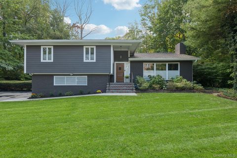 Photo of 33 Scudders Lane, Glen Head, NY 11545 (MLS # 920469)