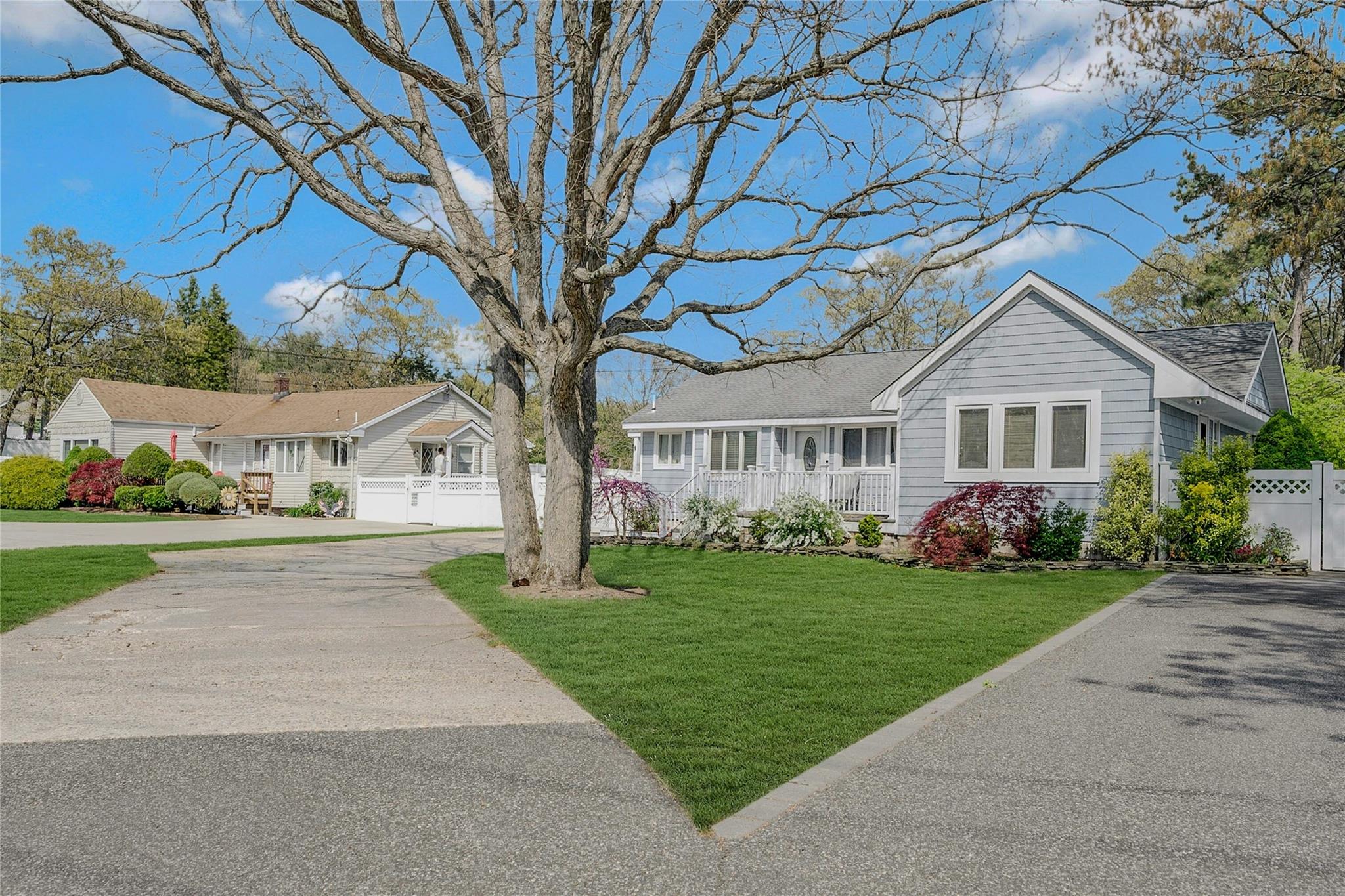 203 N Coleman Road, Centereach, New York image 2