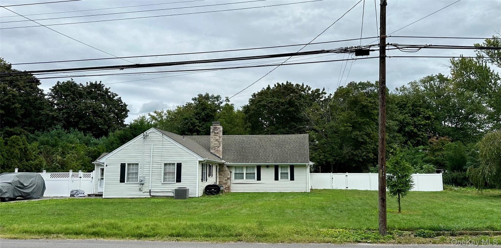 Photo of 1385 Gardiner Drive, Bay Shore, NY 11706 (MLS # 1056834)