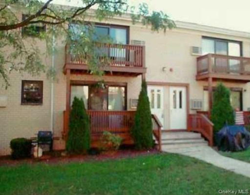 Photo of 17 Sneden Place W #17, Spring Valley, NY 10977 (MLS # 950250)