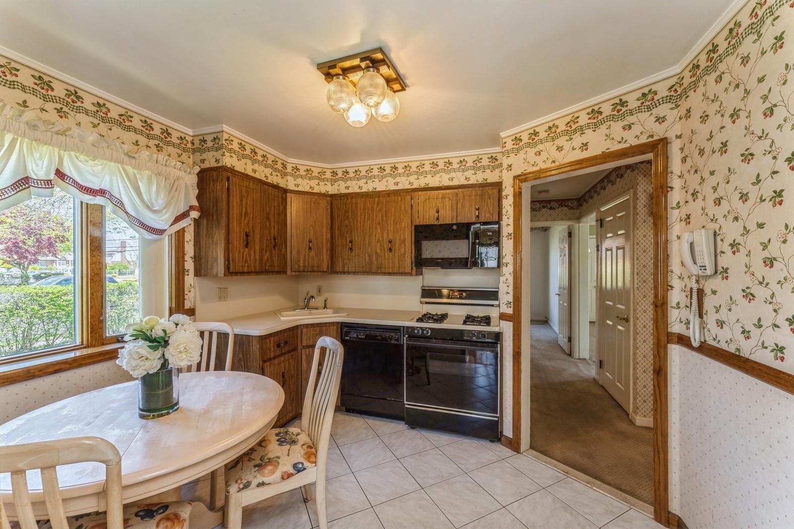266 Semton Boulevard, Franklin Square, New York image 5