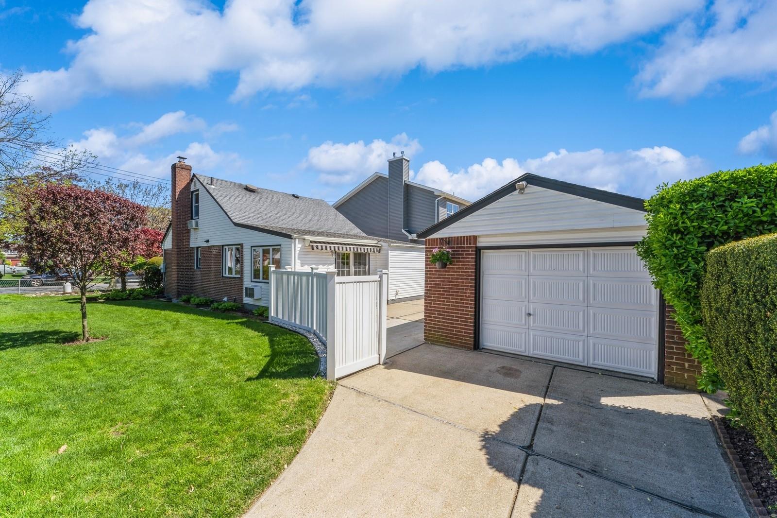 266 Semton Boulevard, Franklin Square, New York image 17