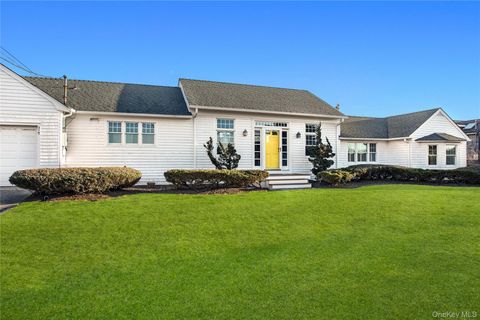 76 Dune Road Quogue NY 11959