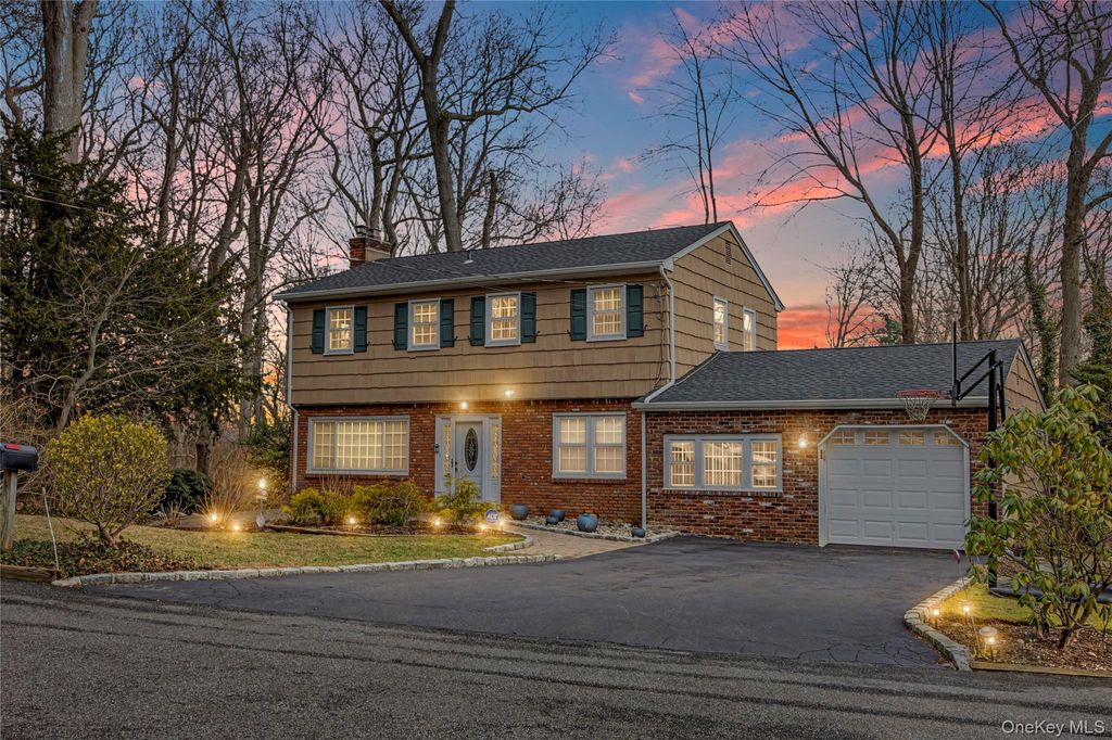 Photo of 35 High Hills Lane, Huntington Station, NY 11746 (MLS # 955260)