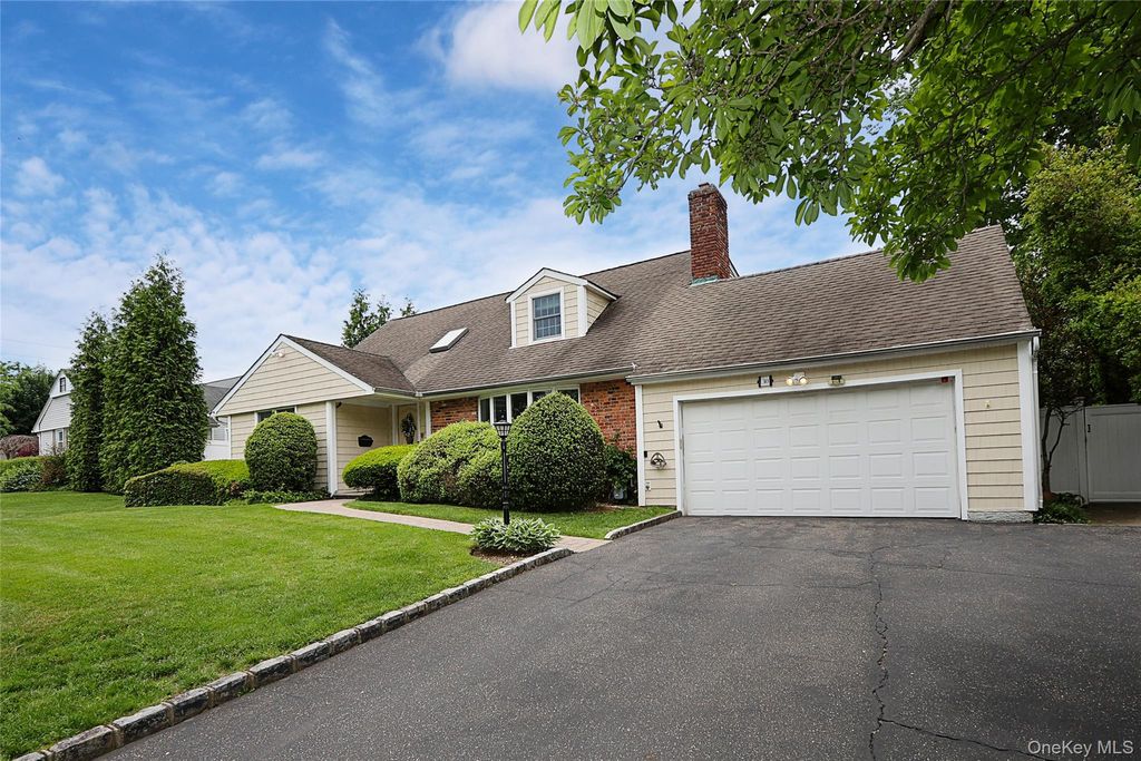 Photo of 30 Todd Drive E, Glen Head, NY 11545 (MLS # 992632)