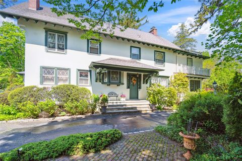17 The Intervale Roslyn Estates NY 11576