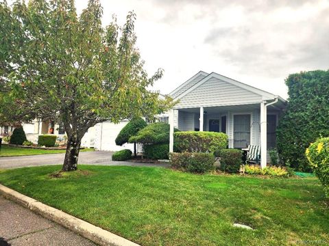 Photo of 1 Willow Court, Manorville, NY 11949 (MLS # 923712) Photo of 1 Willow Court, Manorville, NY 11949 (MLS # 923712)