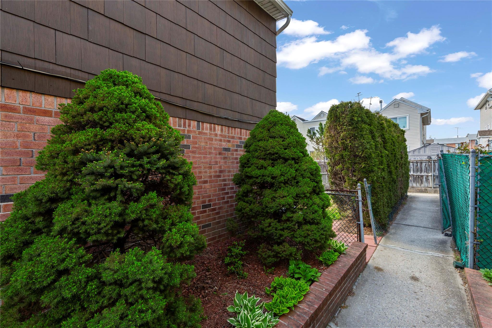 240-47 68th Avenue, Douglaston, New York image 38