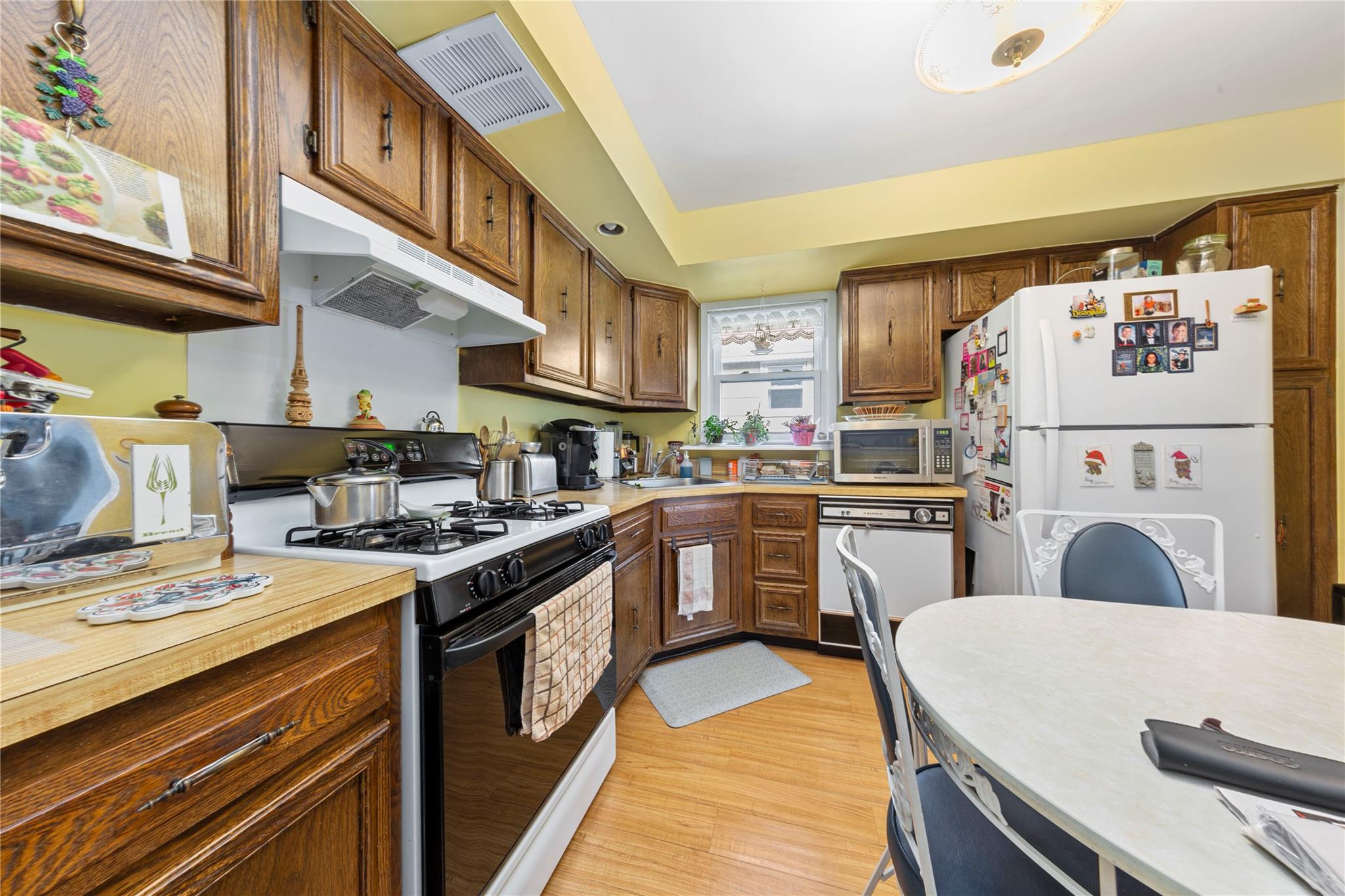 240-47 68th Avenue, Douglaston, New York image 25