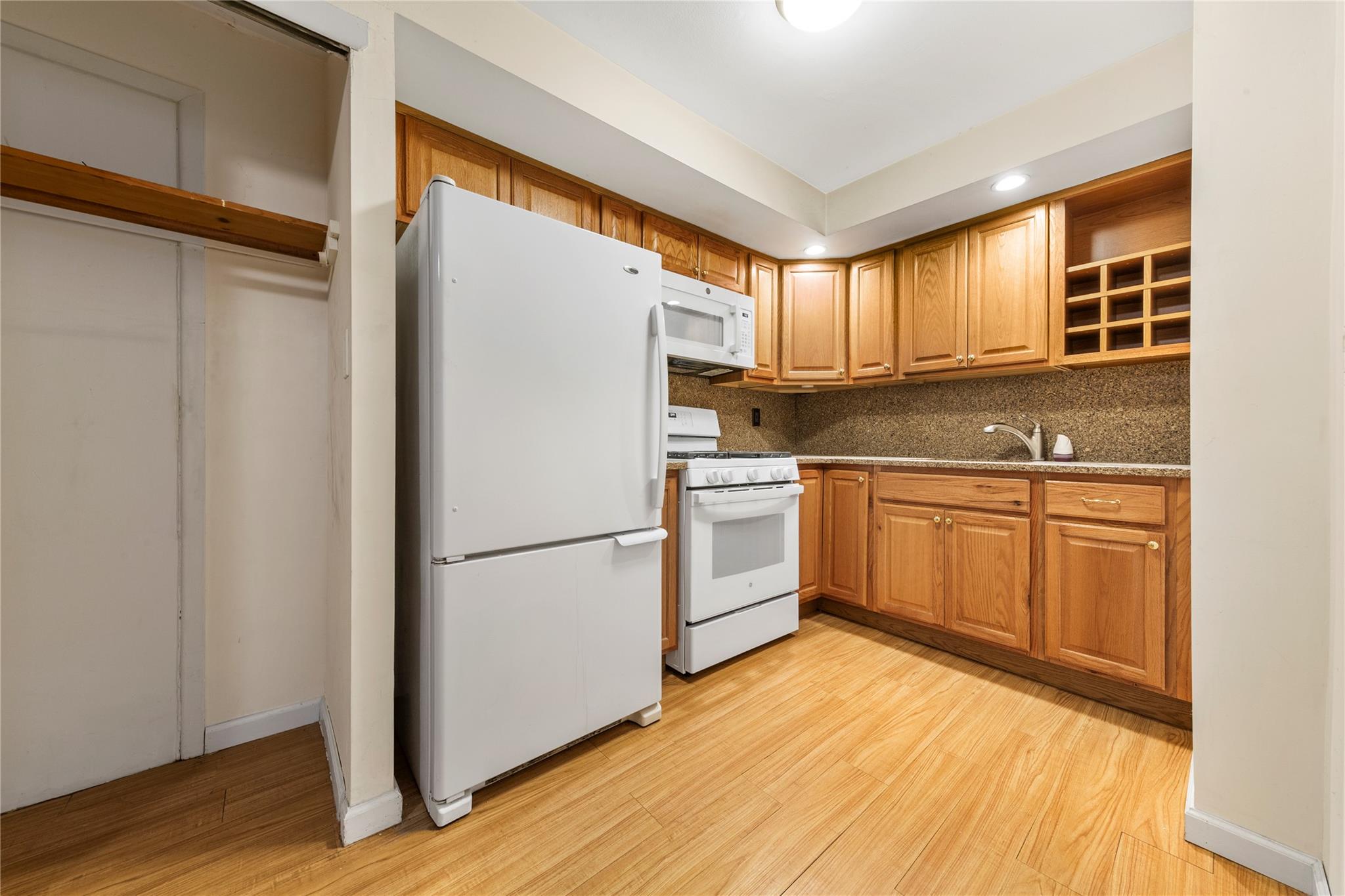 240-47 68th Avenue, Douglaston, New York image 27