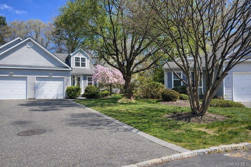 Photo of 10 Gettysburg Drive, Port Jefferson Station, NY 11776 (MLS # 987045)