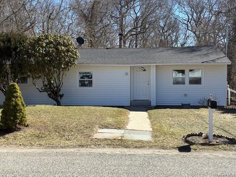 51 Oak Drive Riverhead NY 11901